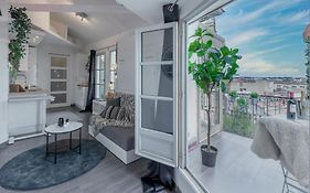 La Terrasse, Vue Sur Les Toits De Montpellier
